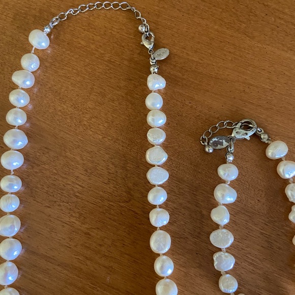 American Eagle Pearl Necklace and Bracelet - Picture 5 of 11